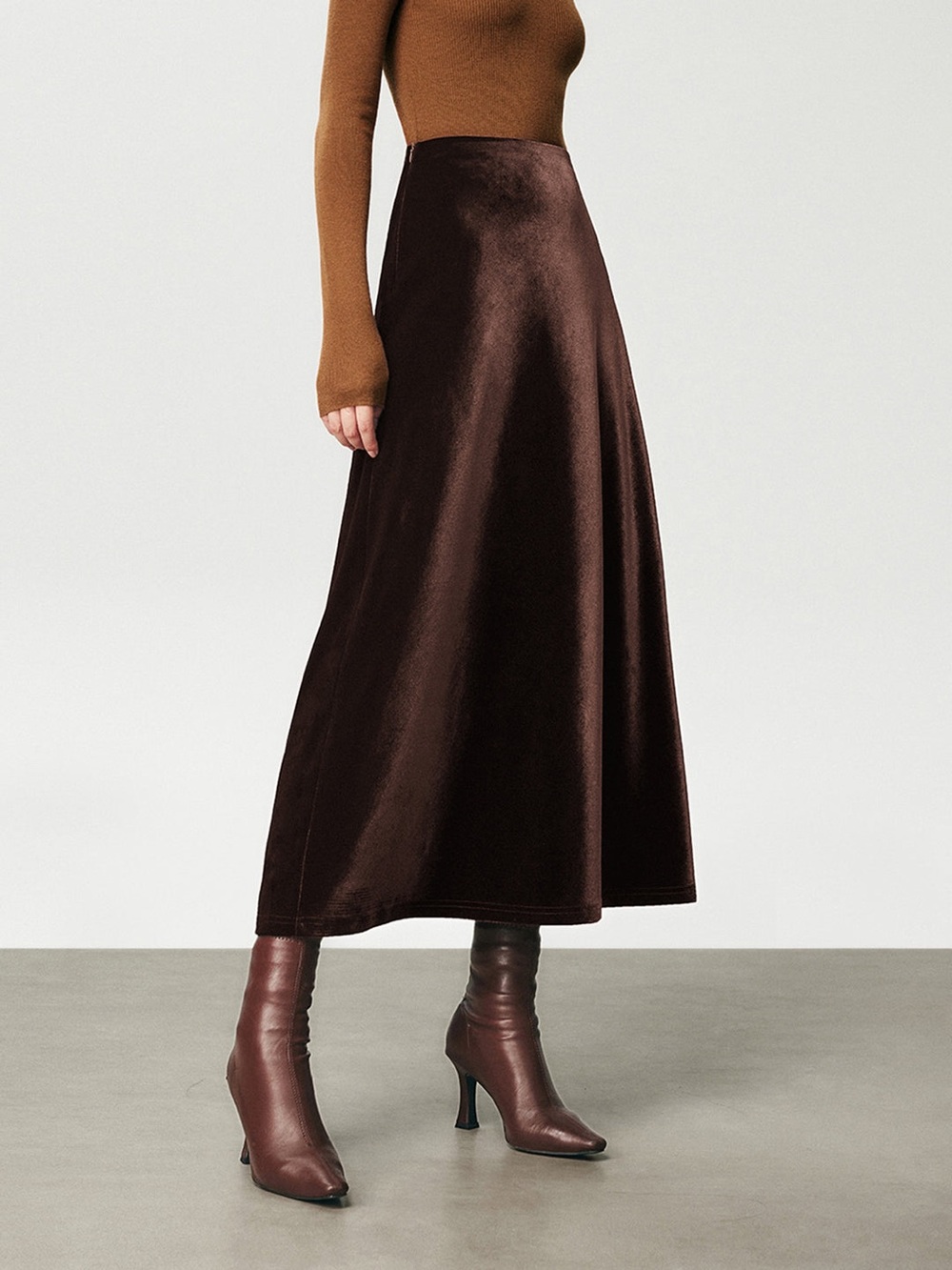 COMMENSE NWT HIGH WAIST VELVET MAXI SKIRT MEDIUM
